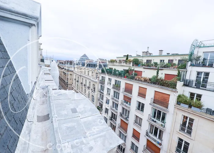 Wonderful Near Champs-élysées